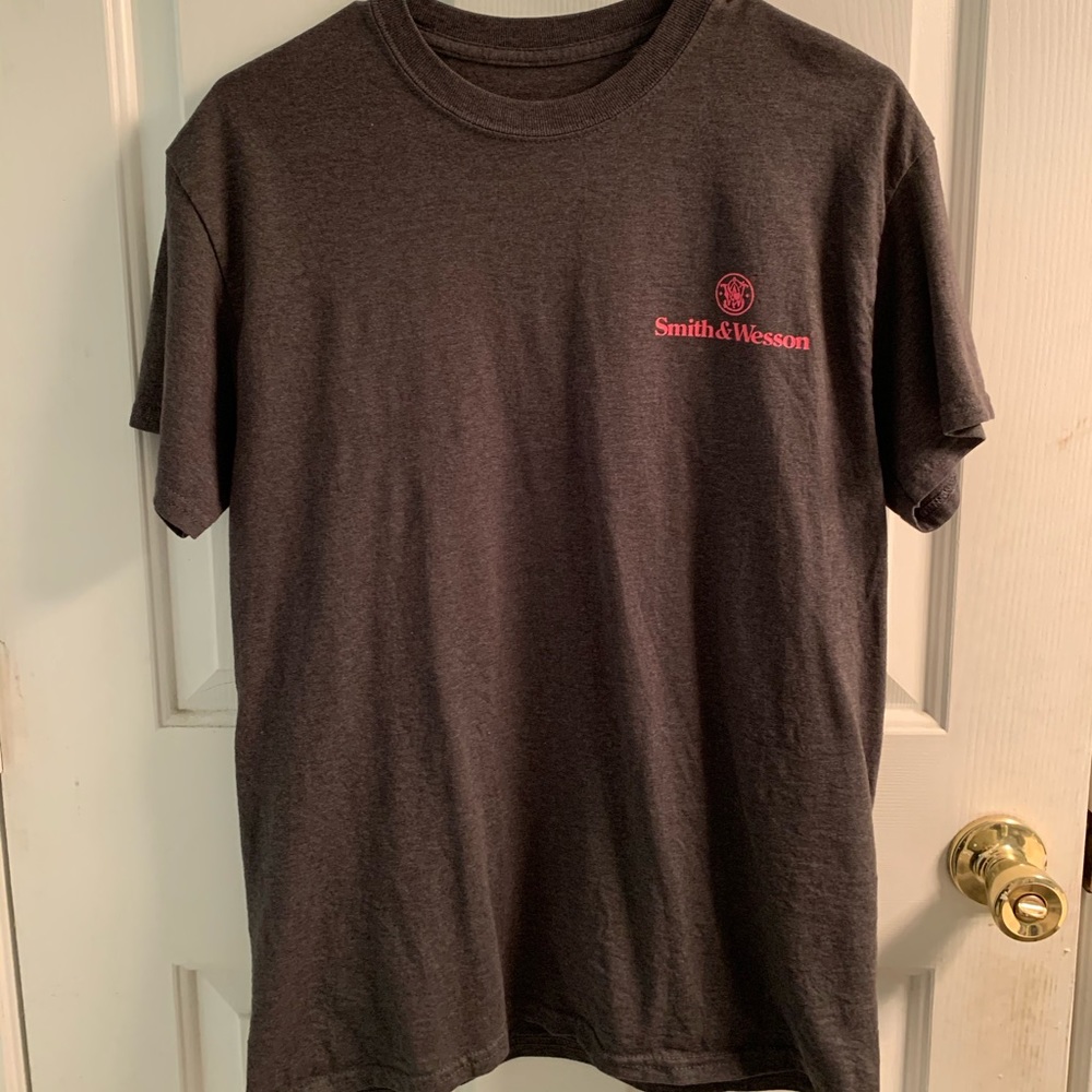 Smith and Wesson gray tee